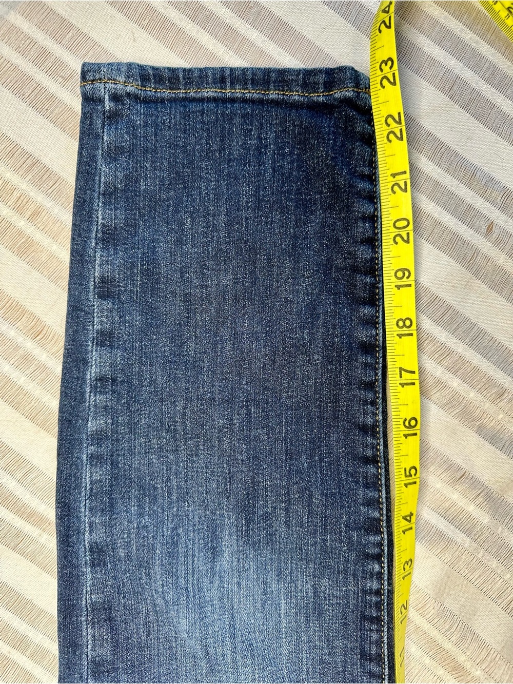 FRAME Le Garçon Crop Distressed Jeans 26 - Picture 7 of 8